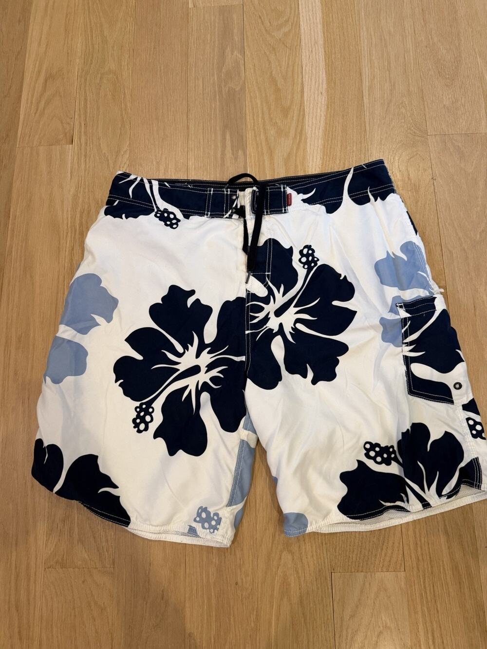 Vintage Quicksilver Board Shorts Flowers Blue White